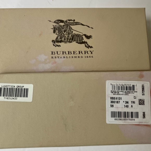 Burberry Sunglasses New with Case - Picture 8 of 16